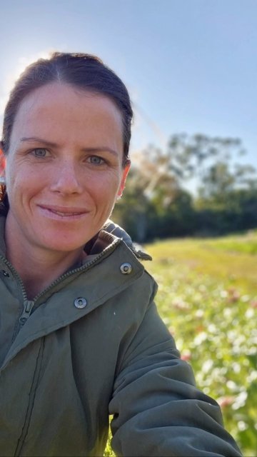 Farmer Lana’s flower farm was built in the wake of a bushfire that devastated her local community. She lives + breaths the happiness that flowers bring, the importance of health, safety + wellbeing and the necessity to teach kids how to grow stuff. We (I) love her… so it was only natural that we do a little collab. #PlantASeedForSafety #SaveALifeListenToYourWife #FlowerFarm #GrowToHeal #Agriculture
